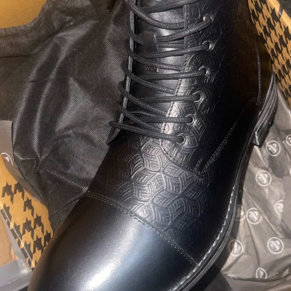 Thomas & Vine Mens shoe boot. NIB